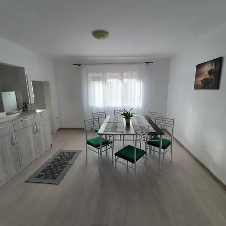 Apartment Casa De Oaspeti Anna